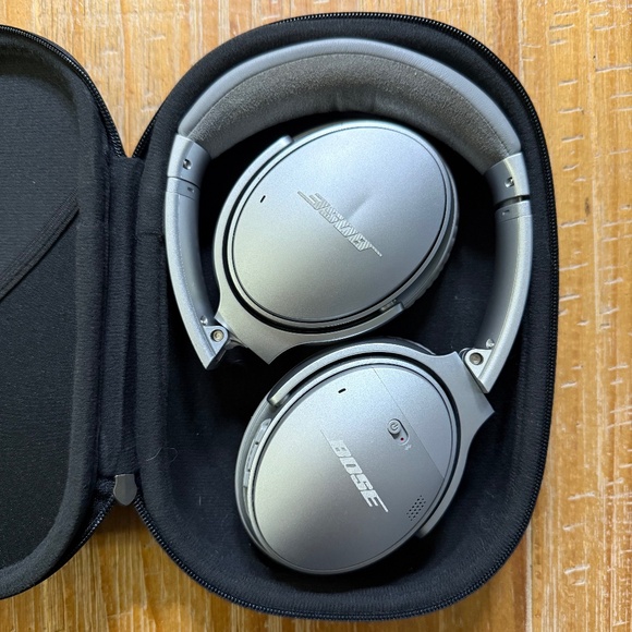❌SOLD❌ Bose QuietComfort 35 II Noise Cancelling Bluetooth Headphones – Silver - Picture 7 of 9